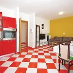 1 Bedroom Lovely Apartment In Makarska