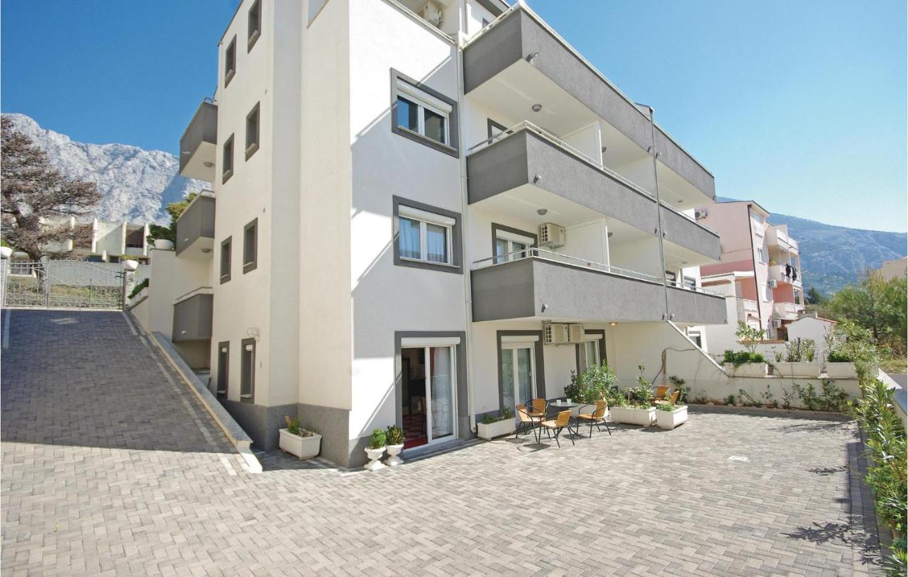 1 Bedroom Lovely In Apartment